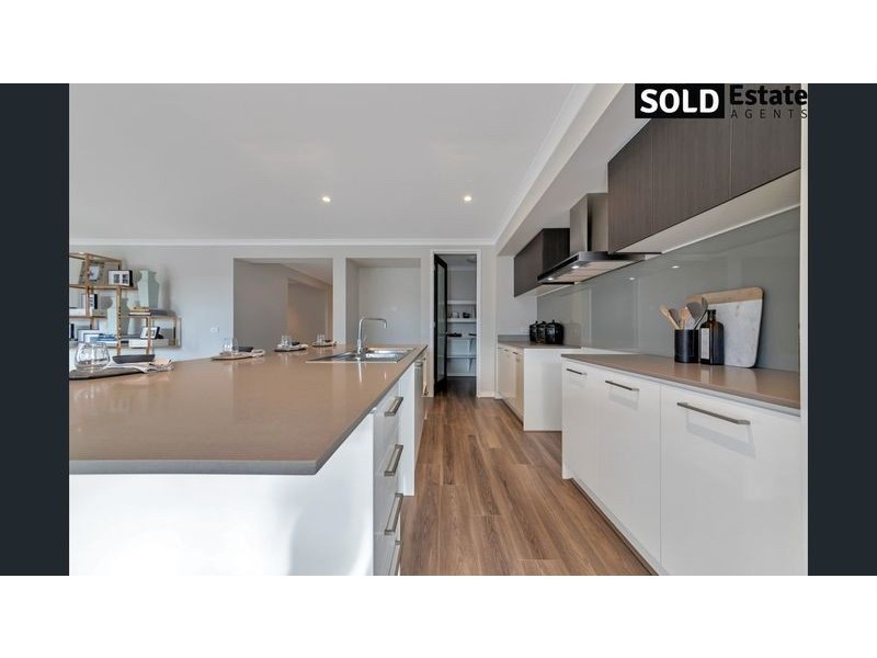 30 EPSOM LANE, Cranbourne North VIC 3977