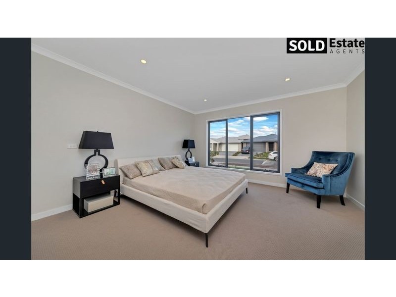 30 EPSOM LANE, Cranbourne North VIC 3977