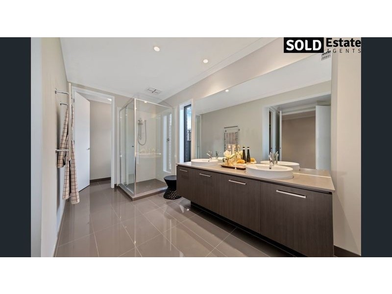 30 EPSOM LANE, Cranbourne North VIC 3977