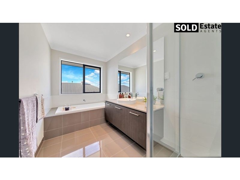 30 EPSOM LANE, Cranbourne North VIC 3977