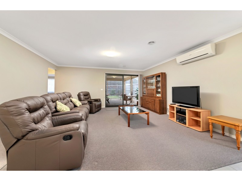 28 BIMBERRY CIRCUIT, Clyde VIC 3978