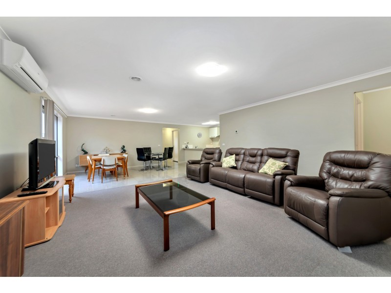 28 BIMBERRY CIRCUIT, Clyde VIC 3978