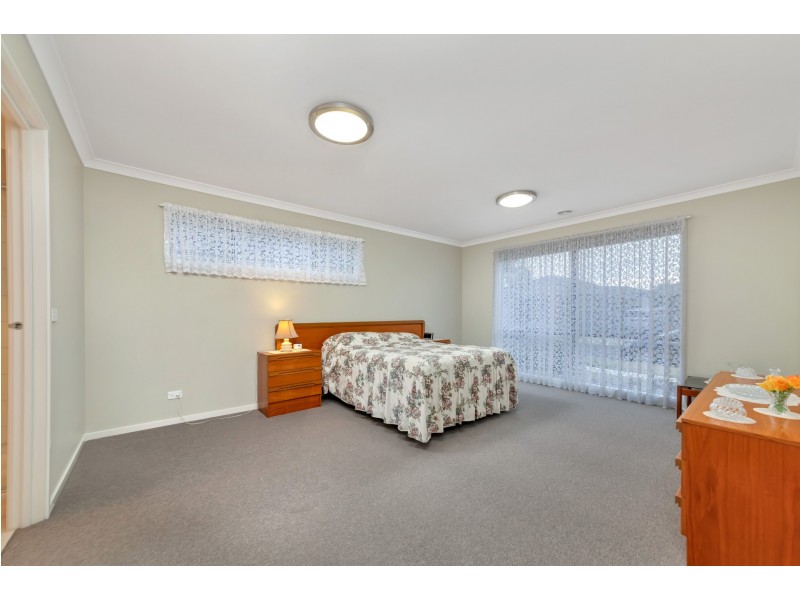 28 BIMBERRY CIRCUIT, Clyde VIC 3978