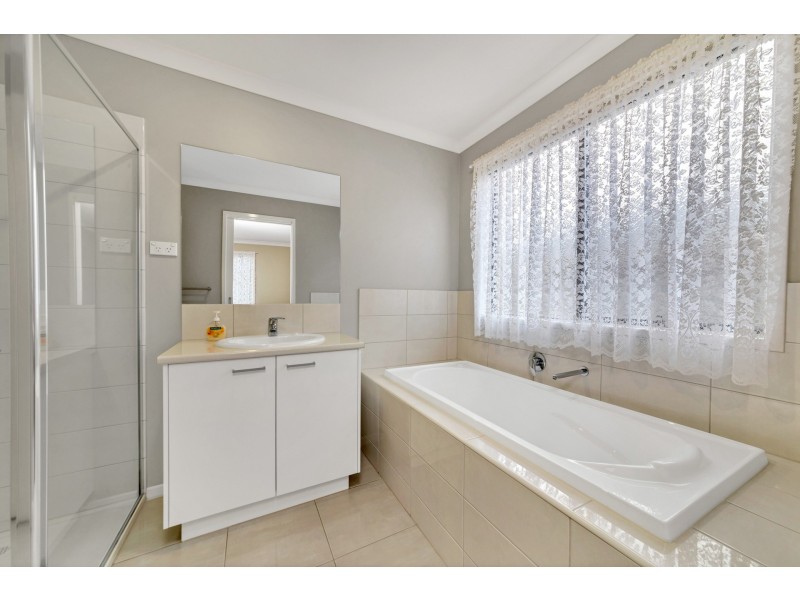 28 BIMBERRY CIRCUIT, Clyde VIC 3978