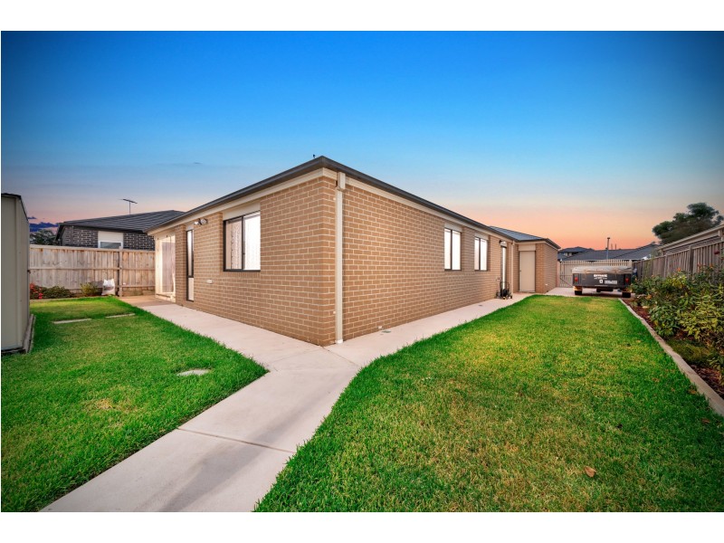 28 BIMBERRY CIRCUIT, Clyde VIC 3978