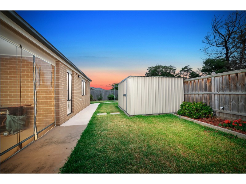 28 BIMBERRY CIRCUIT, Clyde VIC 3978