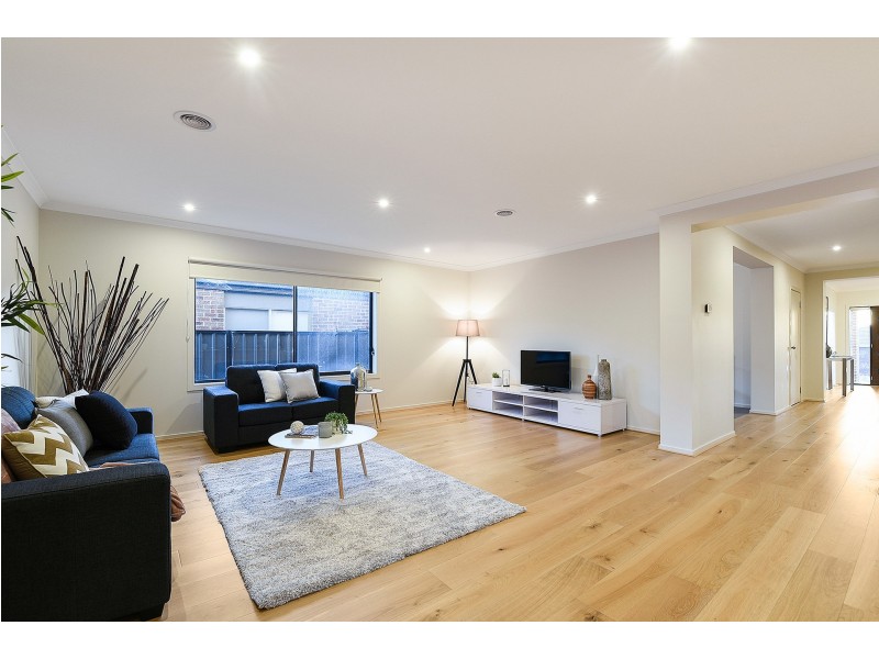 8 CALIBRE CIRCUIT, Clyde North VIC 3978