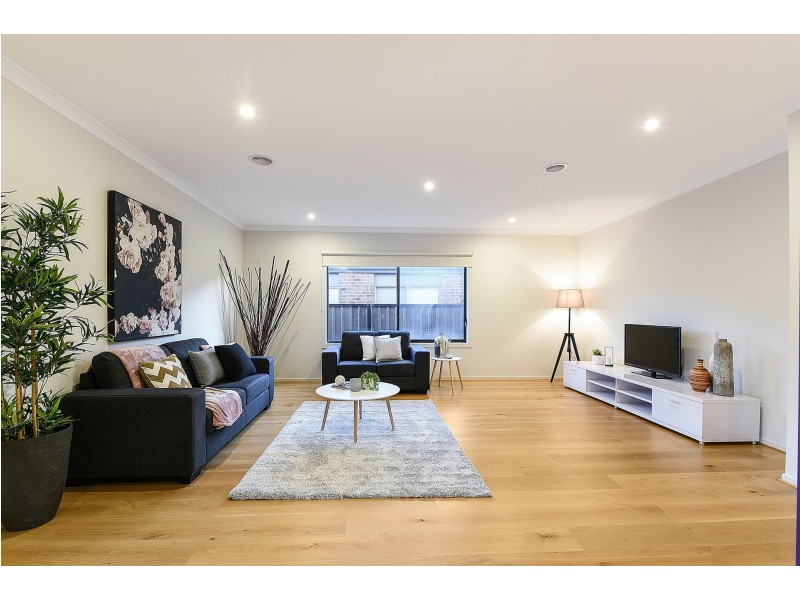 8 CALIBRE CIRCUIT, Clyde North VIC 3978