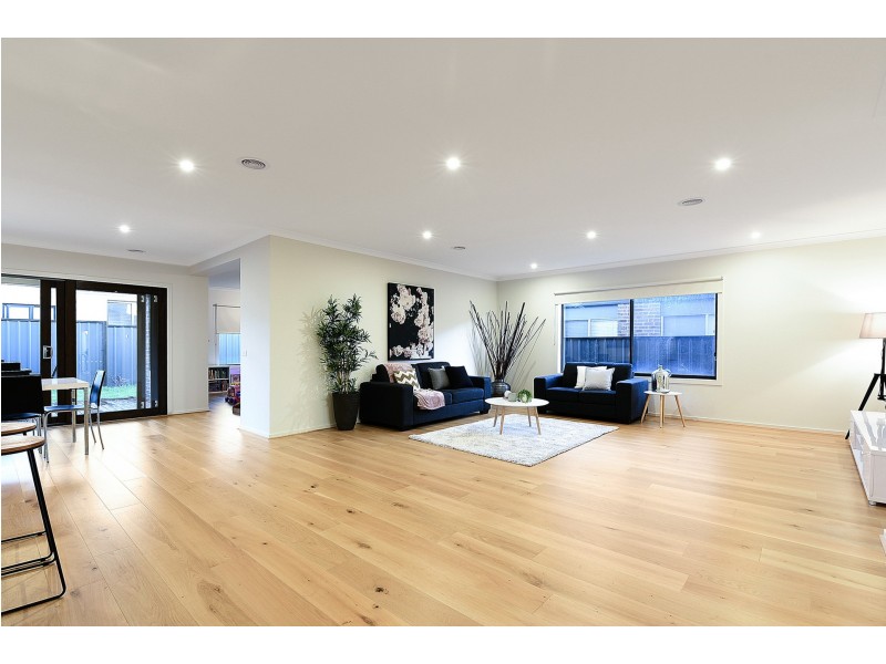 8 CALIBRE CIRCUIT, Clyde North VIC 3978