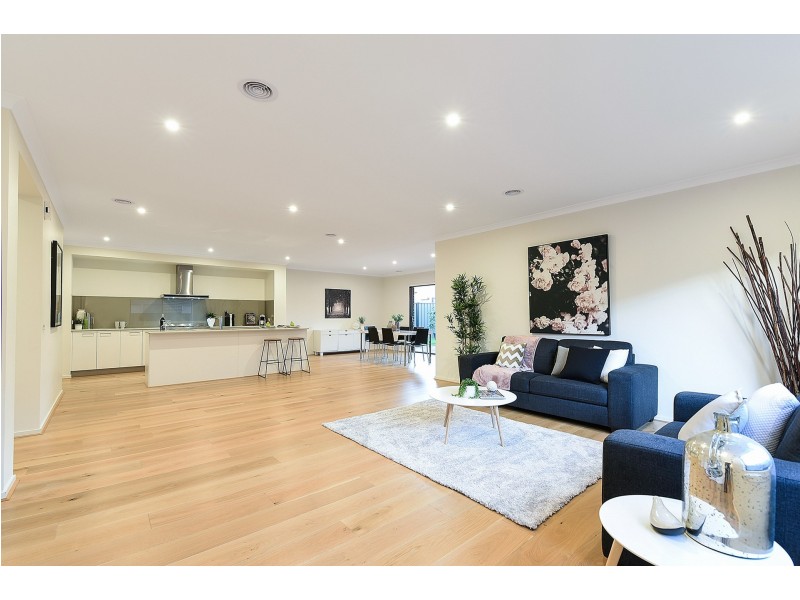 8 CALIBRE CIRCUIT, Clyde North VIC 3978