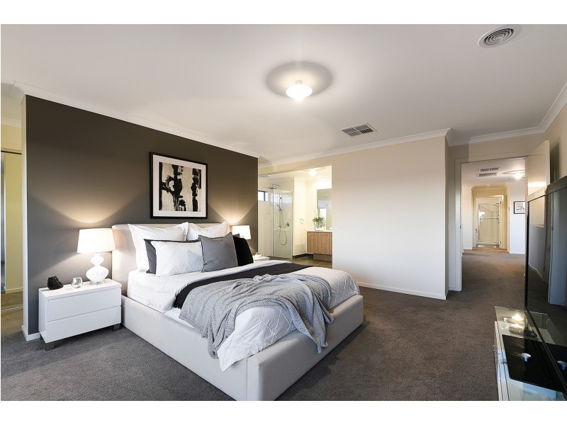 8 CALIBRE CIRCUIT, Clyde North VIC 3978