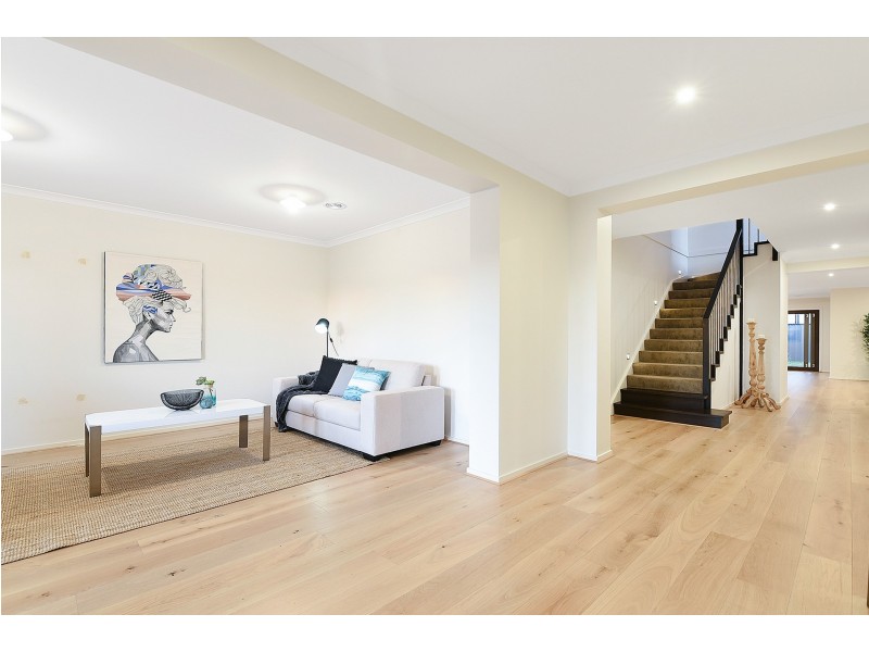 8 CALIBRE CIRCUIT, Clyde North VIC 3978