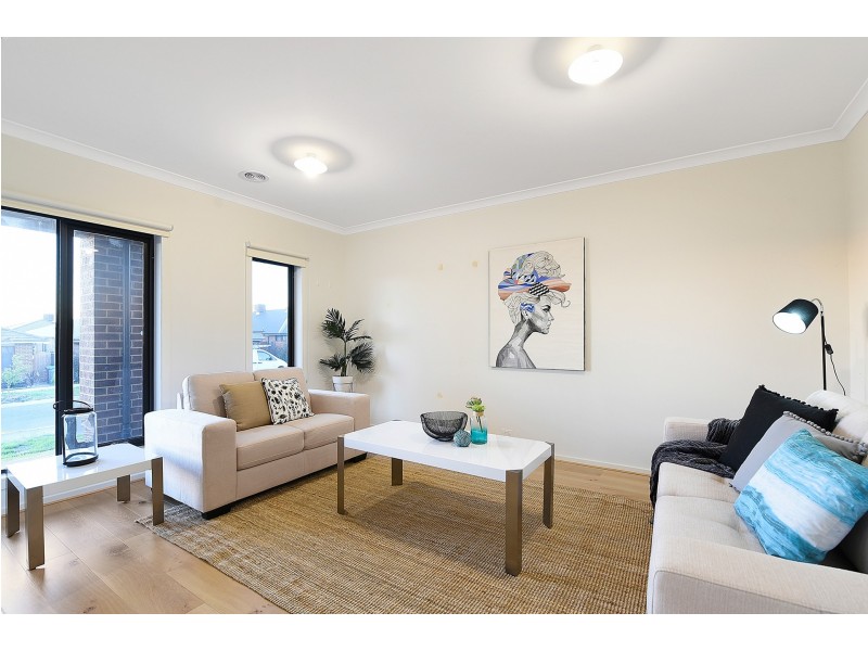 8 CALIBRE CIRCUIT, Clyde North VIC 3978