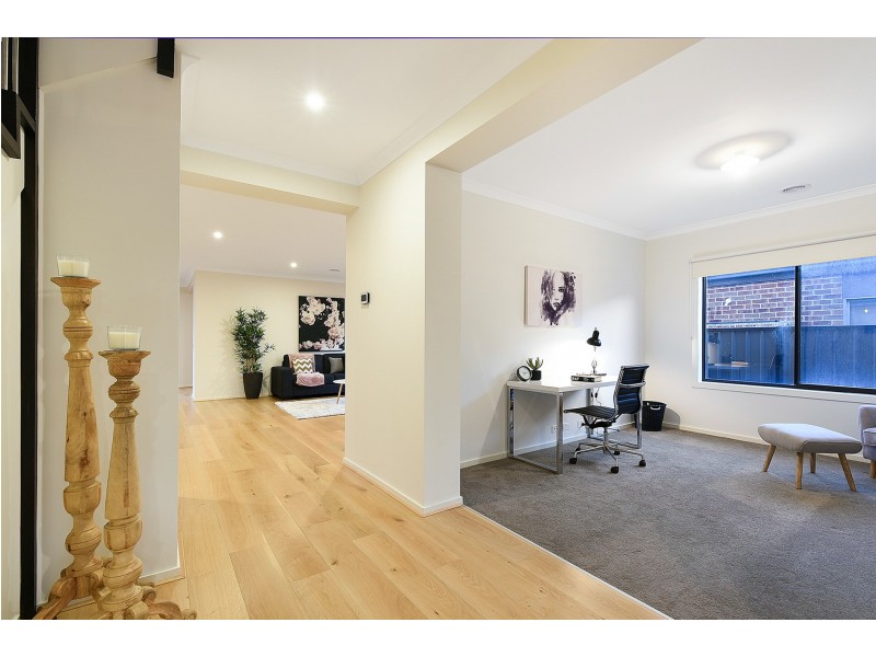 8 CALIBRE CIRCUIT, Clyde North VIC 3978