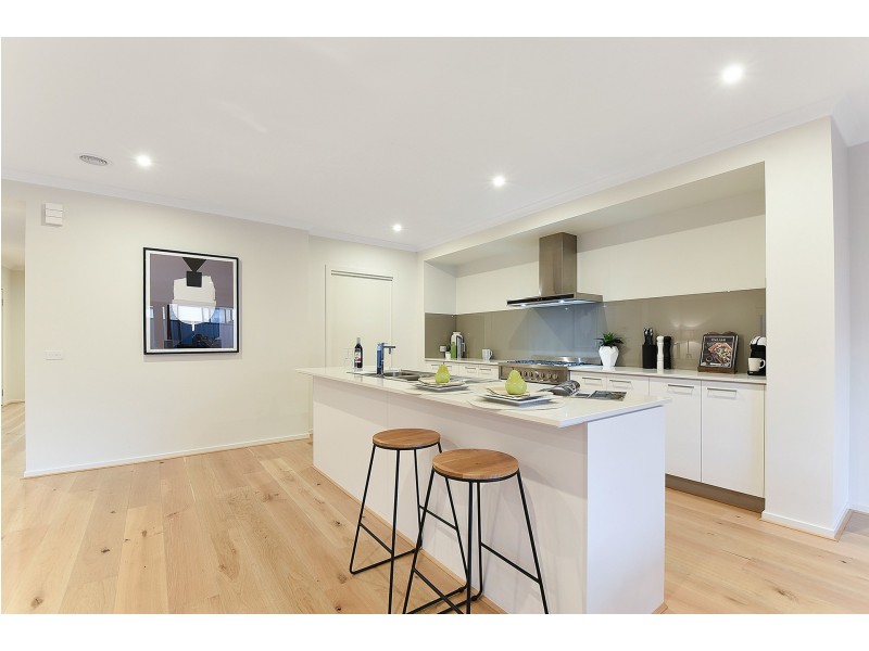 8 CALIBRE CIRCUIT, Clyde North VIC 3978