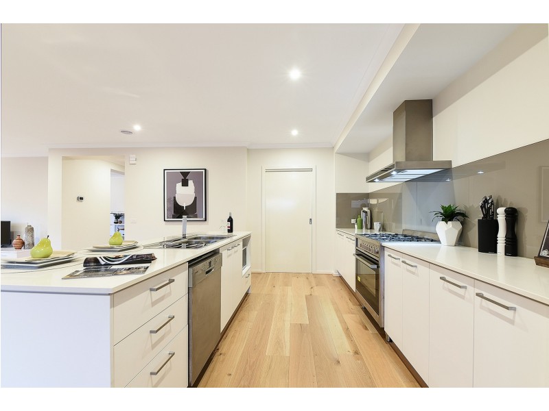 8 CALIBRE CIRCUIT, Clyde North VIC 3978