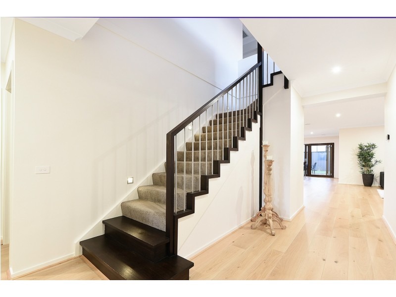 8 CALIBRE CIRCUIT, Clyde North VIC 3978