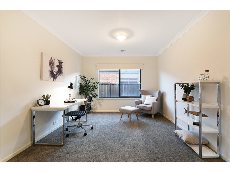 8 CALIBRE CIRCUIT, Clyde North VIC 3978