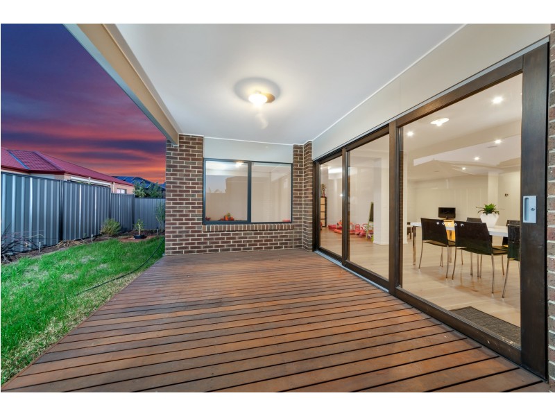 8 CALIBRE CIRCUIT, Clyde North VIC 3978