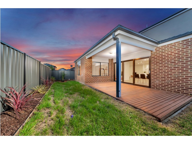 8 CALIBRE CIRCUIT, Clyde North VIC 3978