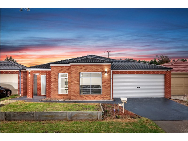 3 MADDOCK DRIVE, Cranbourne East VIC 3977