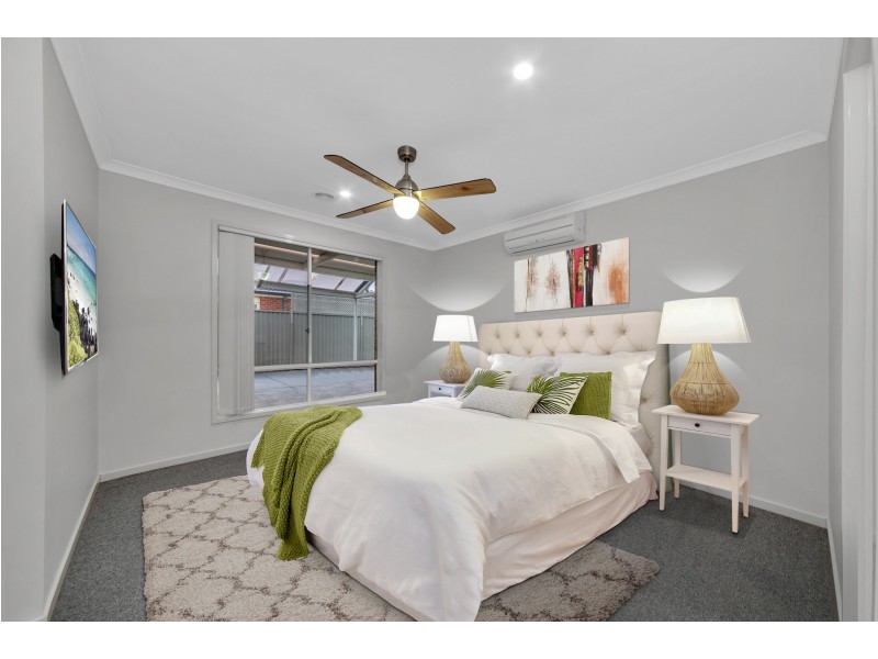 3 MADDOCK DRIVE, Cranbourne East VIC 3977