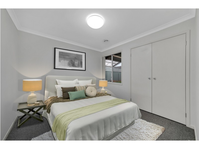 3 MADDOCK DRIVE, Cranbourne East VIC 3977