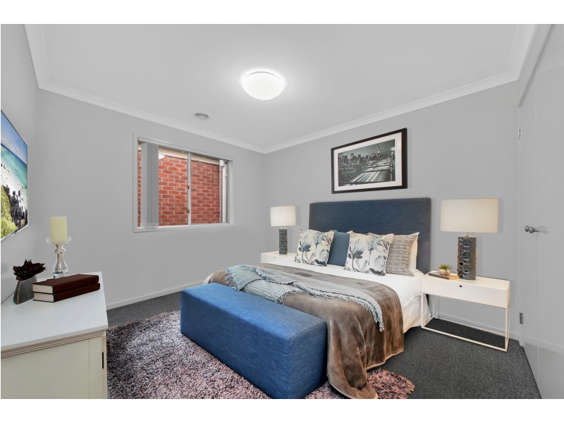 3 MADDOCK DRIVE, Cranbourne East VIC 3977
