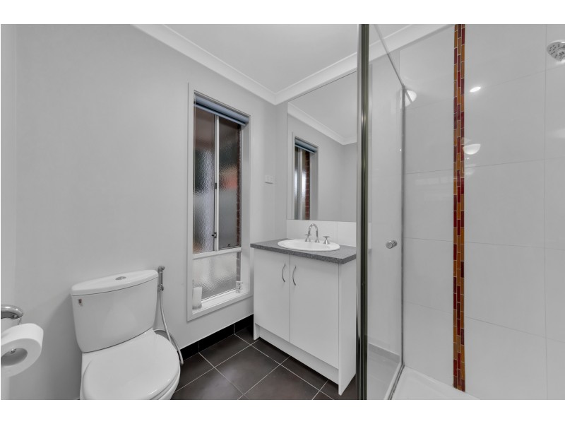 3 MADDOCK DRIVE, Cranbourne East VIC 3977