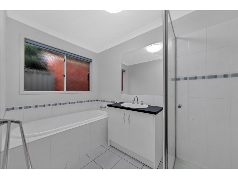 3 MADDOCK DRIVE, Cranbourne East VIC 3977