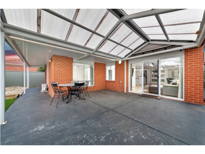 3 MADDOCK DRIVE, Cranbourne East VIC 3977
