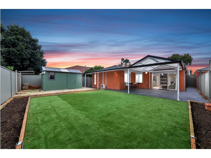 3 MADDOCK DRIVE, Cranbourne East VIC 3977