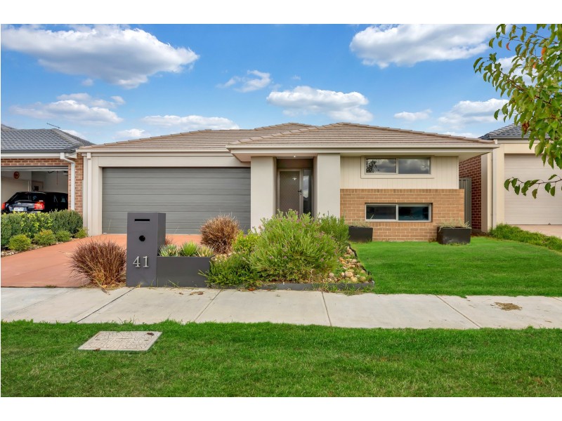 41 CORTULA ROAD, Cranbourne East VIC 3977
