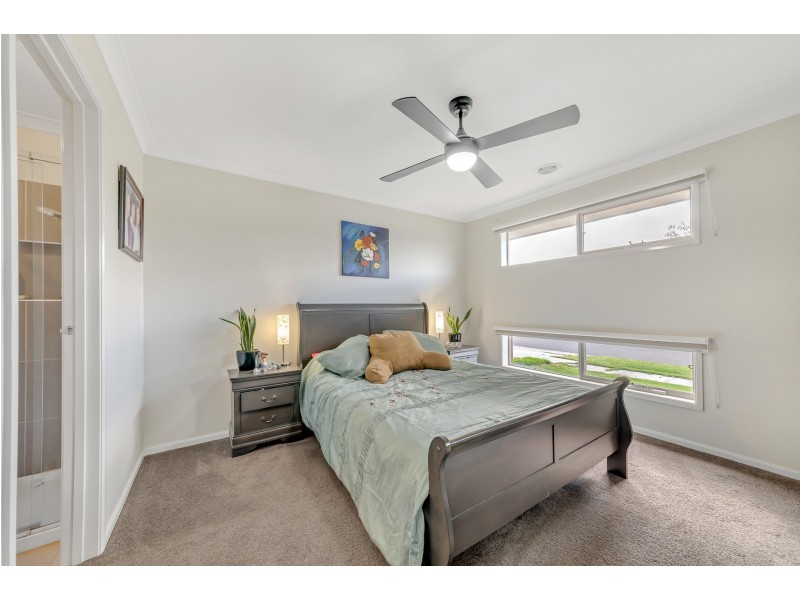 41 CORTULA ROAD, Cranbourne East VIC 3977