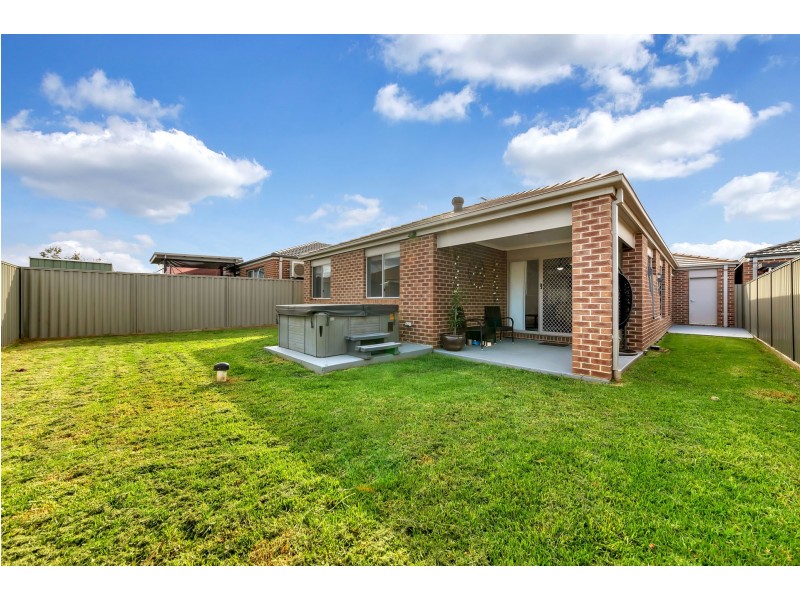 41 CORTULA ROAD, Cranbourne East VIC 3977