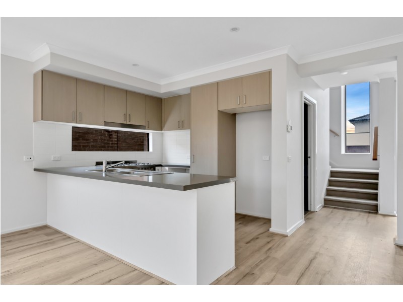 33 RITCHIE DRIVE, Clyde North VIC 3978