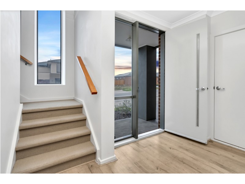 33 RITCHIE DRIVE, Clyde North VIC 3978