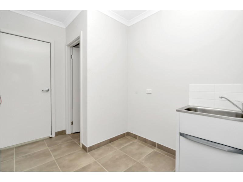 33 RITCHIE DRIVE, Clyde North VIC 3978