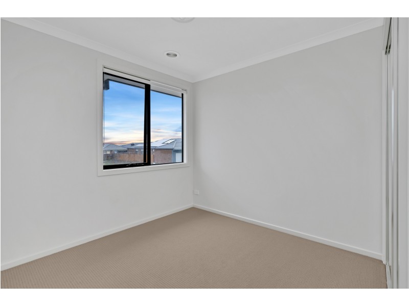 33 RITCHIE DRIVE, Clyde North VIC 3978