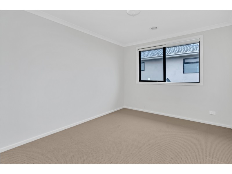 33 RITCHIE DRIVE, Clyde North VIC 3978