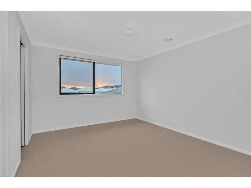 33 RITCHIE DRIVE, Clyde North VIC 3978