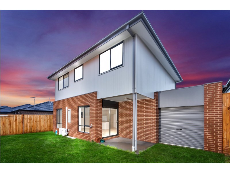 33 RITCHIE DRIVE, Clyde North VIC 3978