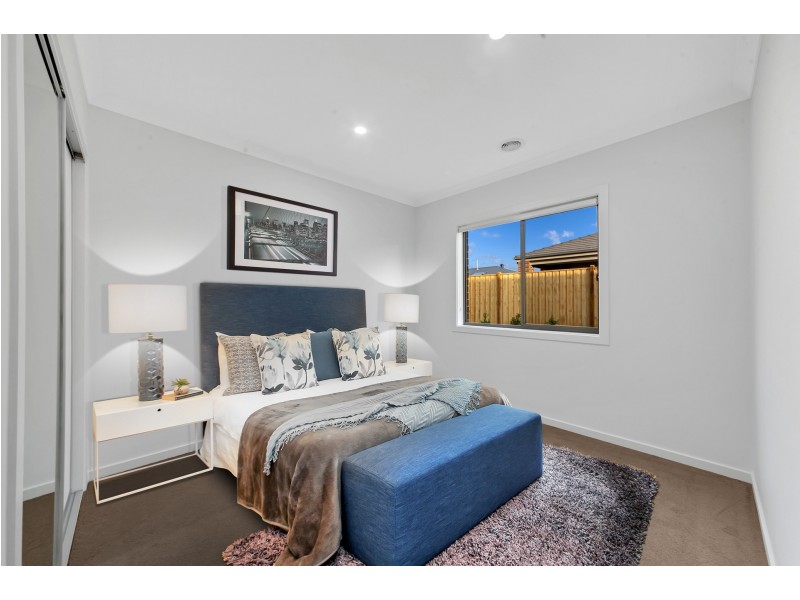 3 SPARTAN AVENUE, Clyde North VIC 3978