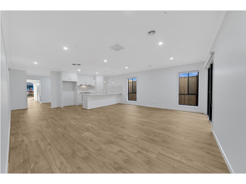 3 SPARTAN AVENUE, Clyde North VIC 3978