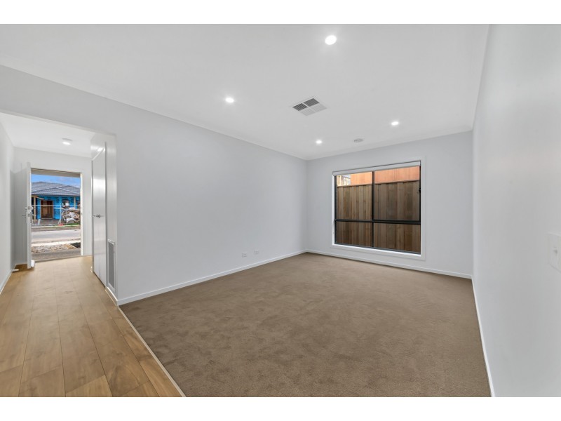 3 SPARTAN AVENUE, Clyde North VIC 3978