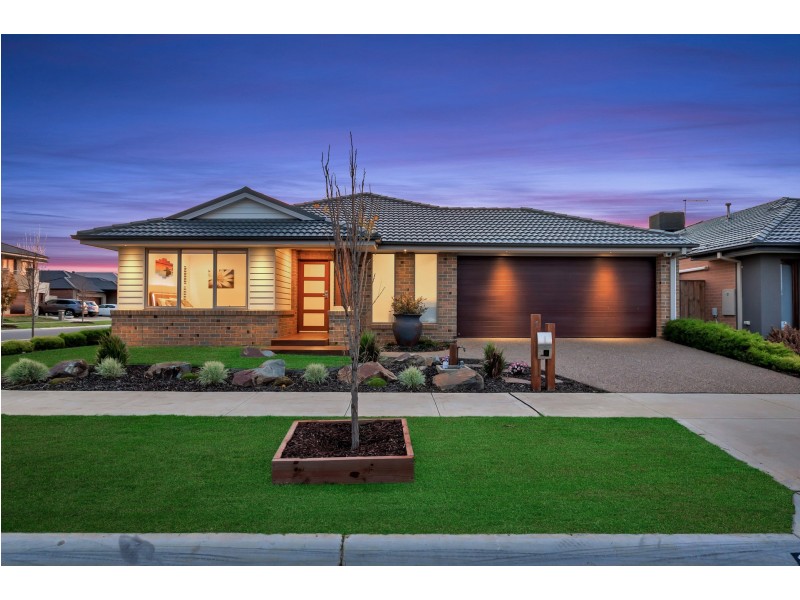 1 THORNELL STREET, Clyde North VIC 3978