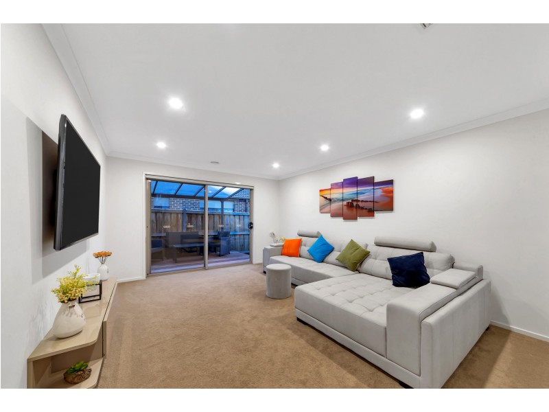 1 THORNELL STREET, Clyde North VIC 3978