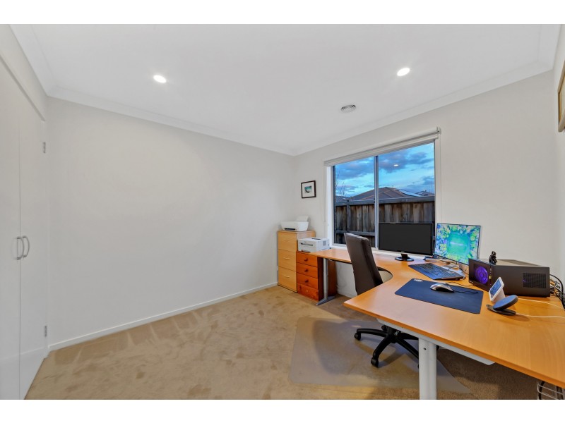 1 THORNELL STREET, Clyde North VIC 3978