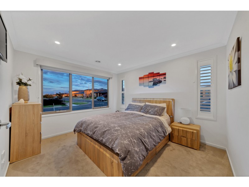 1 THORNELL STREET, Clyde North VIC 3978