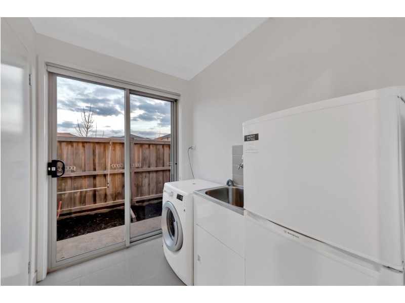 1 THORNELL STREET, Clyde North VIC 3978